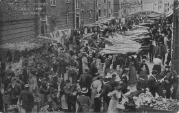 CPA ROYAUME UNI / JUIF / ISRAELITE / MARKET  / IN PETTICOAT LANE / MORNING - Autres & Non Classés