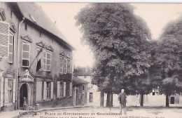 VERDUN         Place Du Gouvernement Et Gendarmerie - Verdun