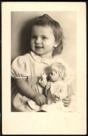 Fotografie K. Werle, Glückliches Kleines Mädchen Mi0t Puppe, Doll, Dolly  - Other & Unclassified