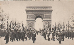 Cpa 11 Novembre Les Drapeaux Des Régiments Dissous - 1939-45