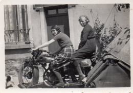 Photographie Vintage Photo Snapshot Motocyclette Moto Motocycle  - Autres & Non Classés