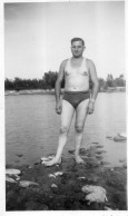 Photographie Vintage Photo Snapshot Trace De Bronzage Marcel Drôle Gag Funny - Anonymous Persons