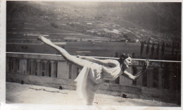 Photographie Vintage Photo Snapshot Danse Dance Mode Fashion Tunique Danseuse - Autres & Non Classés