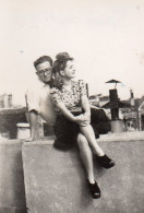 Photographie Vintage Photo Snapshot Amoureux Lovers Couple Toit Roof Coiffure  - Anonymous Persons