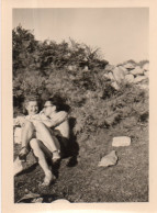 Photographie Vintage Photo Snapshot Amoureux Lovers Couple Sexy Jambes - Anonymous Persons