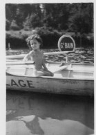 Photographie Vintage Photo Snapshot Champigny Sur Marne Fille Fillette Bateau - Anonyme Personen