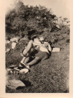 Photographie Vintage Photo Snapshot Amoureux Lovers Couple Baiser Kiss - Anonymous Persons