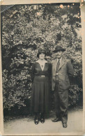 Couple Souvenir Vintage Photo Postcard - Parejas