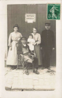 MAGASINS _S29088_ Carte Photo - A Identifier - Hommes Femmes Enfant Devant Une Boutique à Louer - Negozi