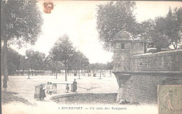 X10359 CHARENTE MARITIME ROCHEFORT UN COIN DES REMPARTS. - Rochefort