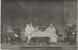 X124636 RARE CARTE POSTALE PHOTO AVEYRON MILLAU MAISON DU PEUPLE SPECTACLE DE PIERROT ET PIERRETTE ATTENTION : PRIX FIXE - Millau