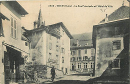 38 - Theys - La Rue Principale Et L'Hotel De Ville - Animée - Oblitération Ronde De 1922 - CPA - Voir Scans Recto-Verso - Theys