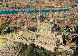 13 - Marseille - Notre Dame De La Garde - Le Vieux Port - Vue Aérienne - CPM - Voir Scans Recto-Verso - Notre-Dame De La Garde, Funicular Y Virgen