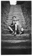 Photographie Vintage Photo Snapshot Charleville Escalier Béret Cape Enfant - Places