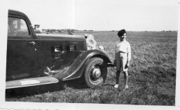 Photographie Vintage Photo Snapshot Automobile Voiture Car Autoenfant Béret - Cars
