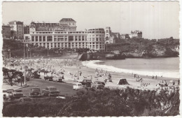 Biarritz: RENAULT FRÉGATE, 2X SIMCA ARONDE, ARIANE, 2x CITROËN DS, OPEL REKORD P1, FIAT 600 - Grande Plage Et Casino - Voitures De Tourisme