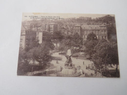 209 St-ETIENNE - Place Du Palais Des Arts - Le Monument Des Combattants - Le Musée - Saint Etienne