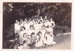 Photo Originale - 45  LA FERTE SAINT AUBIN - Femmes Du Pensionnat Des Ursulines De Beaugency Au Chateau  -  Juillet 1932 - Personas Identificadas