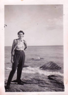 Photo Originale - BEG MEIL-   Aout 1939 - Jeune Femme Face A La Mer - Lieux