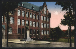 AK Elmshorn, Bismarck-Denkmal Mit Realschule  - Elmshorn