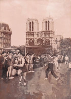 ATHLETISME 1957 RELAIS A TRAVERS PARIS PHOTO ORIGINALE 18X13CM - Sports