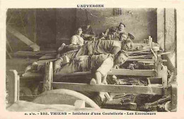 63 - Thiers - Intérieur D'une Coutellerie - Les Emouleurs - Animée - CPA - Voir Scans Recto-Verso - Thiers