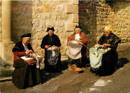 Folklore - Auvergne - Couvige De Dentellières - CPM - Carte Neuve - Voir Scans Recto-Verso - Kostums