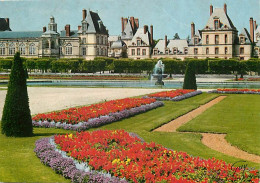 77 - Fontainebleau - Palais De Fontainebleau - Le Palais Et Les Jardins - Fleurs - Flamme Postale De Fontainebleau - CPM - Fontainebleau