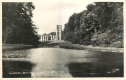 ROYAUME UNI  FOUNTAINES ABBEY FROM THE LAKE - Andere & Zonder Classificatie