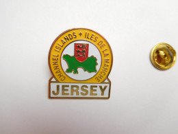 Beau Pin's , Jersey , Channel Islands , îles De La Manche , Blason - Ciudades