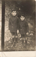 ENFANTS - Deux Frères Avec Le Même Style Vestimentaire -  Animé - Carte Postale Ancienne - Portraits