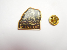 Beau Pin's , Métier , Mineur , Charbon , Mines , Piqueur - Sonstige & Ohne Zuordnung