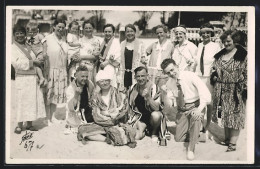 Foto-AK Grömitz, Gruppe In Bademode Am Strand, 1929  - Mode