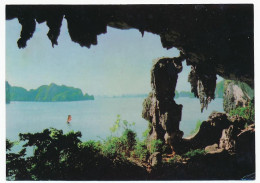 CPSM / CPM 10.5 X 15 Viet-Nam (5) Baie De HA LONG Caverne Du Tambour  Photo Hoàng Dùc Thu - Viêt-Nam
