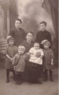 CARTE PHOTO - Mères - Groupe D'enfants - Carte Postale Ancienne - Photographs