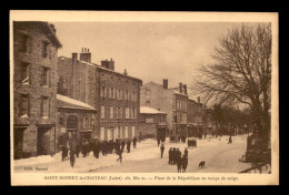 42 - ST-BONNET-LE-CHATEAU - PLACE DE LA REPUBLIQUE SOUS LA NEIGE - Andere & Zonder Classificatie