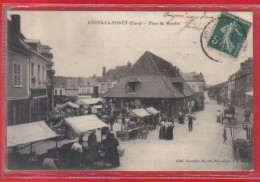 Carte Postale 27. Lyons-la-Forêt  Le Marché  Très Beau Plan - Lyons-la-Forêt