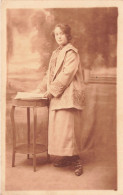 CARTE PHOTO - Jeune Femme - Carte Postale Ancienne - Photographie