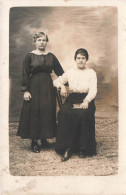 CARTE PHOTO - Deux Femmes - Carte Postale Ancienne - Photographie