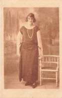 CARTE PHOTO - Femme - Perles - Carte Postale Ancienne - Photographie