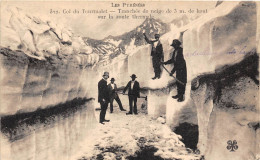 65-COL DU TOURMALET- TRANCHEE DE NEIGE DE 3 M DE HAUT SUR LA ROUTE THERMALE - Autres & Non Classés