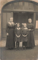 CARTE PHOTO - Femmes - Petites Filles - Carte Postale Ancienne - Photographie