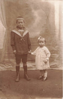 CARTE PHOTO - Enfants - Frère Et Sœur - Carte Postale Ancienne - Photographie