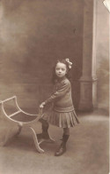 CARTE PHOTO - Enfant - Petite Fille - Carte Postale Ancienne - Photographie