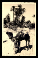 ALGERIE - SAHARA - BISKRA - FEMME SUR UN CHAMEAU - CARTE PHOTO ORIGINALE - Biskra