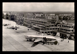 AVIATION - SUPER D.C. 6 DE L'U.T.A. A L'ARRIVEE A L'AEROPORT DE PARIS-LE-BOURGET - 1946-....: Ere Moderne