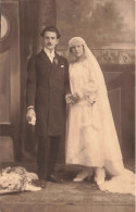 CARTE PHOTO - Couple - Mariés - Carte Postale Ancienne - Photographie