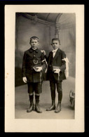 CARTE PHOTO - JEUNES GARCONS EN COMMUNIANTS - Photographie