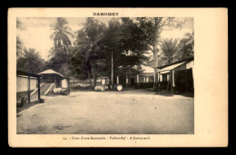DAHOMEY - COUR D'UNE FACTORERIE - Dahome