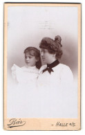 Fotografie M. Bär, Halle A. S., Grosse Ulrich-Str. 54, Bürgerliche Dame Mit Ihrer Tochter  - Anonymous Persons